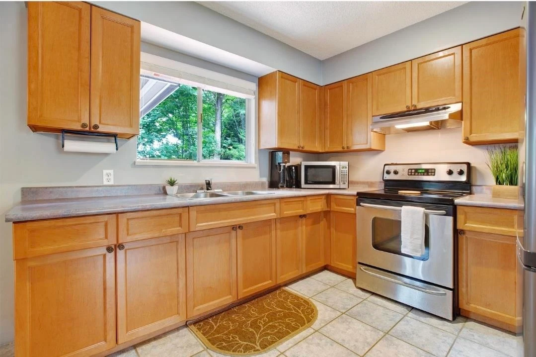 Living Room Photo of 10992 132a Street, Surrey, BC