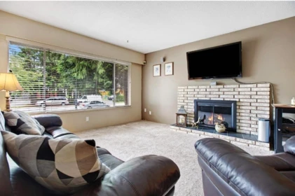 Kitchen Island Photo of 10992 132a Street, Surrey, BC