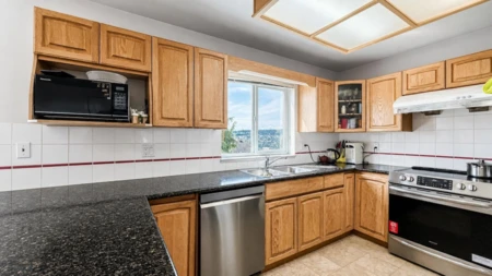 Primary Bedroom Photo of 1161 Coutts Way, Port Coquitlam, BC