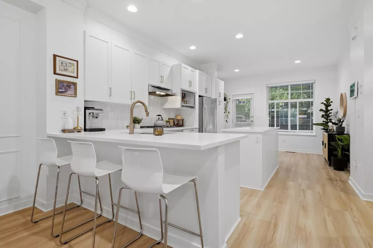 Dining Area Photo of 48 3009 156 Street, Surrey, BC