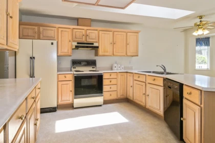 Kitchen Island Photo of 14306 72a Avenue, Surrey, BC