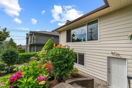 Swimming Pool Photo of 535 Holdom Avenue, Burnaby, BC