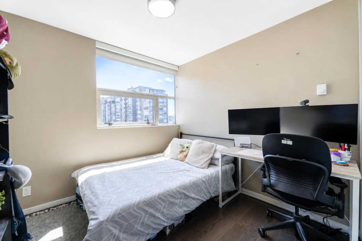Dining Area Photo of 1803 999 Seymour Street, Vancouver, BC