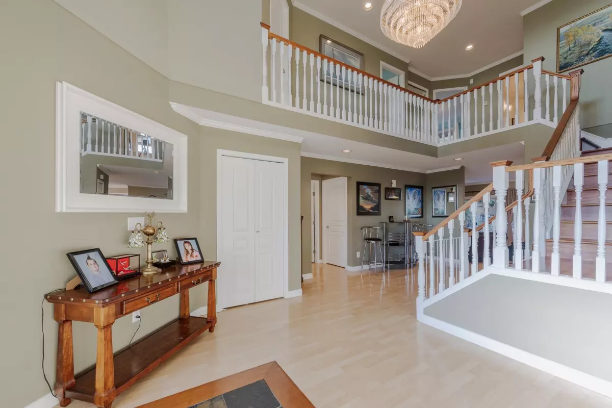 Living Room Photo of 16657 78 Avenue, Surrey, BC