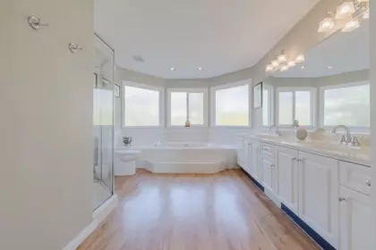 Hot Tub / Spa Photo of 16657 78 Avenue, Surrey, BC