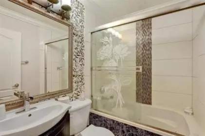 Guest Bathroom Photo of 14478 88 Avenue, Surrey, BC