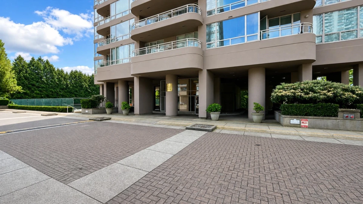 Living Room Photo of 1108 9623 Manchester Drive, Burnaby, BC