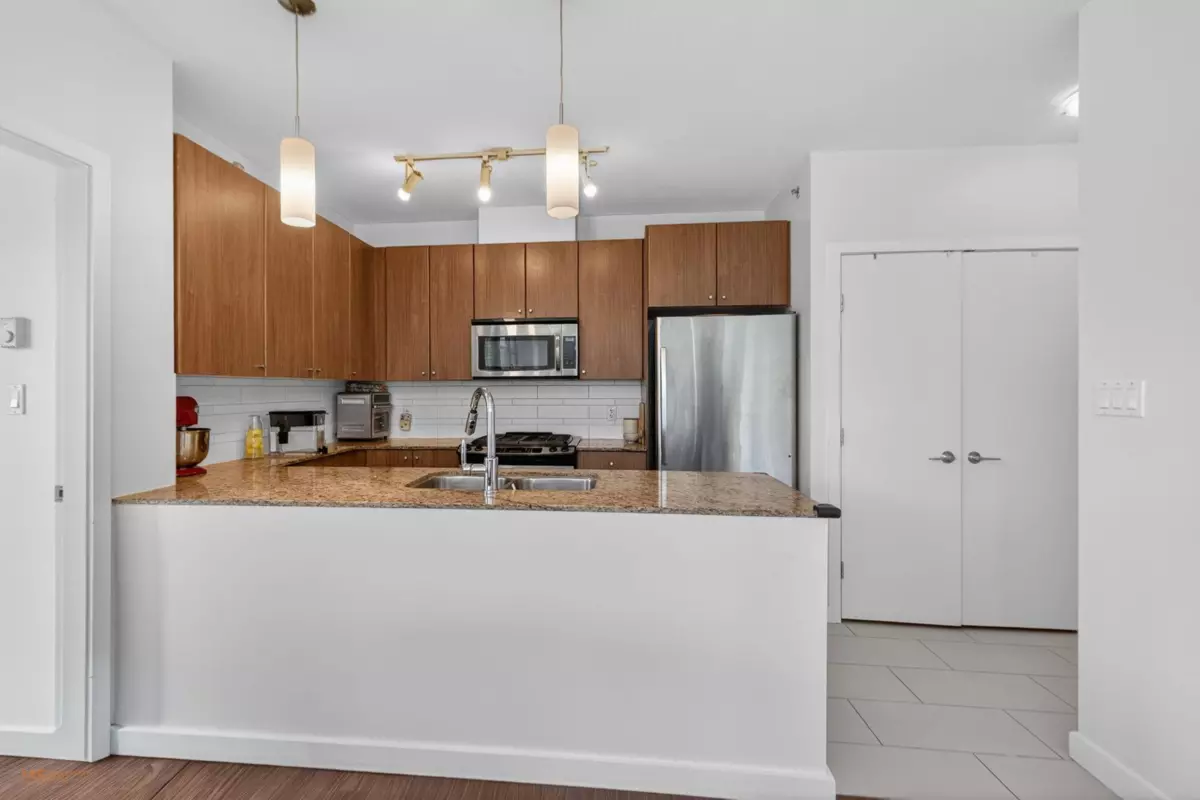 Dining Area Photo of 908 280 Ross Drive, New Westminster, BC