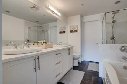 Entry Foyer Photo of 205 16455 64 Avenue, Surrey, BC