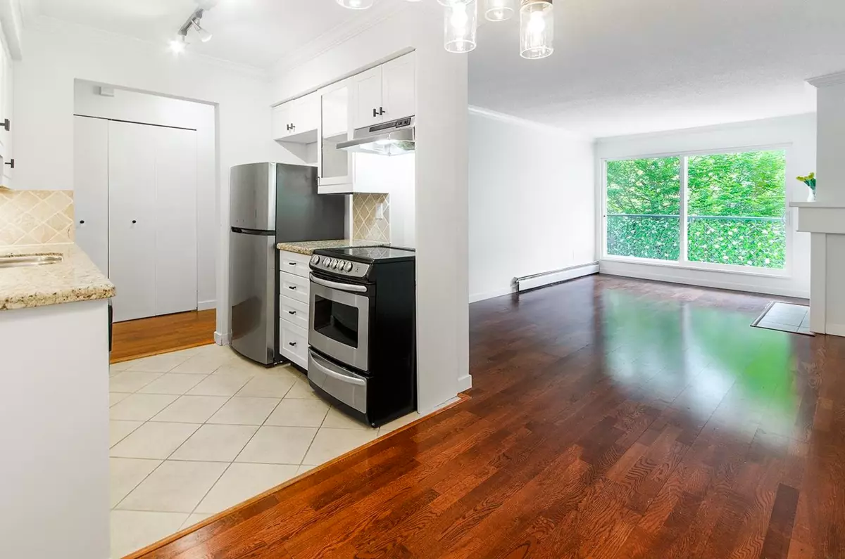 Dining Area Photo of 307 1169 Nelson Street, Vancouver, BC
