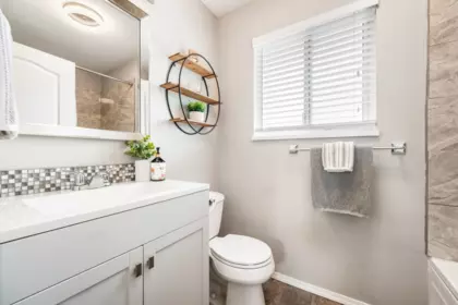 Hallway Photo of 27136 25a Avenue, Langley, BC