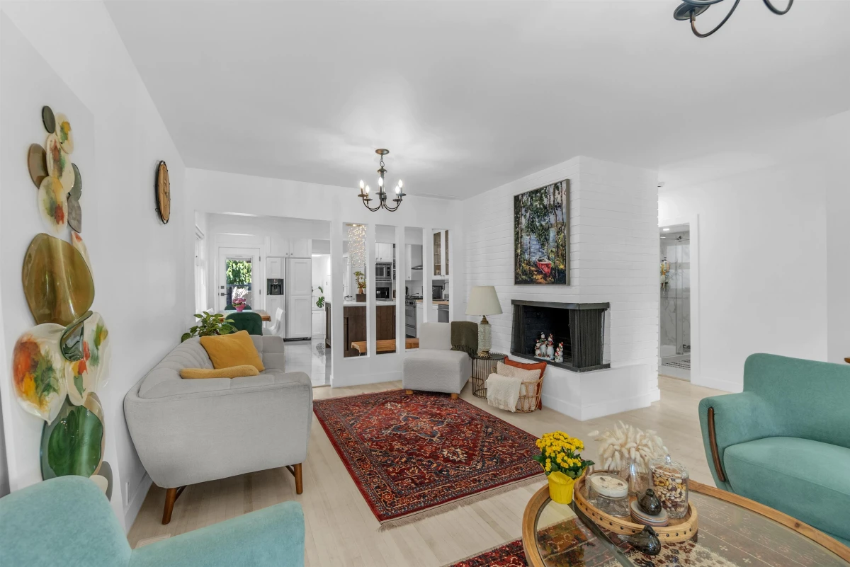 Family Room Photo of 1698 Garden Avenue, North Vancouver, BC