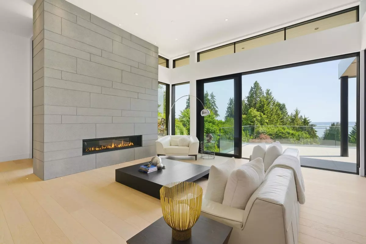 Living Room Photo of 2965 Altamont Crescent, West Vancouver, BC