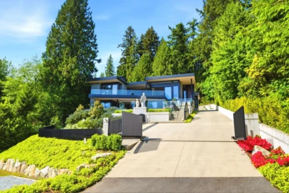 Garden / Landscaping Photo of 2965 Altamont Crescent, West Vancouver, BC