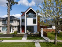 1 3141 E 19 Avenue, Vancouver, BC