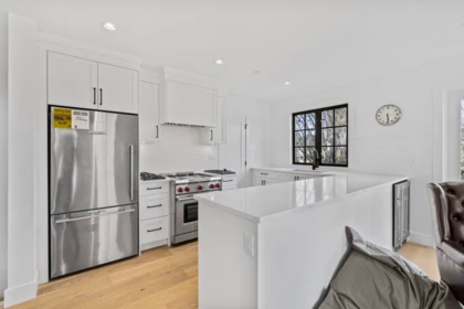 Entry Foyer Photo of 2072 Kitchener Street, Vancouver, BC