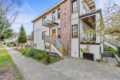 Hot Tub / Spa Photo of 2072 Kitchener Street, Vancouver, BC