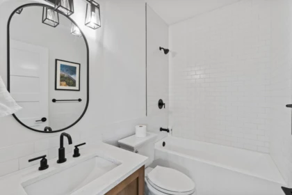 Swimming Pool Photo of 2072 Kitchener Street, Vancouver, BC
