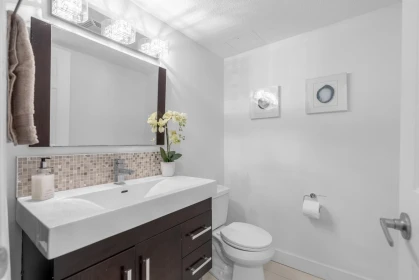 Laundry Room Photo of 101 2412 Alder Street, Vancouver, BC