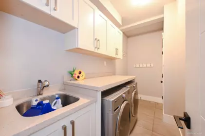 Mudroom Photo of 15807 Buena Vista Avenue, White Rock, BC