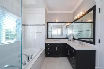 Powder Room Photo of 15807 Buena Vista Avenue, White Rock, BC