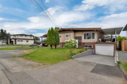2211 Beaver Street, Abbotsford, BC, Abbotsford — Duplex for sale