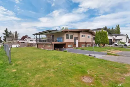 2211 Beaver Street, Abbotsford, BC, Abbotsford — Duplex for sale