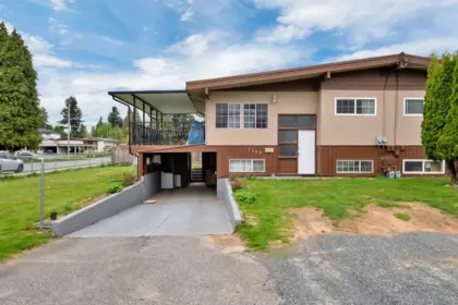 2211 Beaver Street, Abbotsford, BC, Abbotsford — Duplex for sale