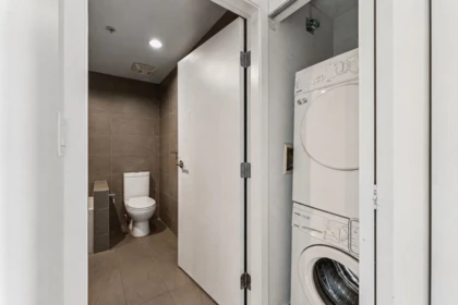 Primary Bathroom Photo of 2408 108 W Cordova Street, Vancouver, BC