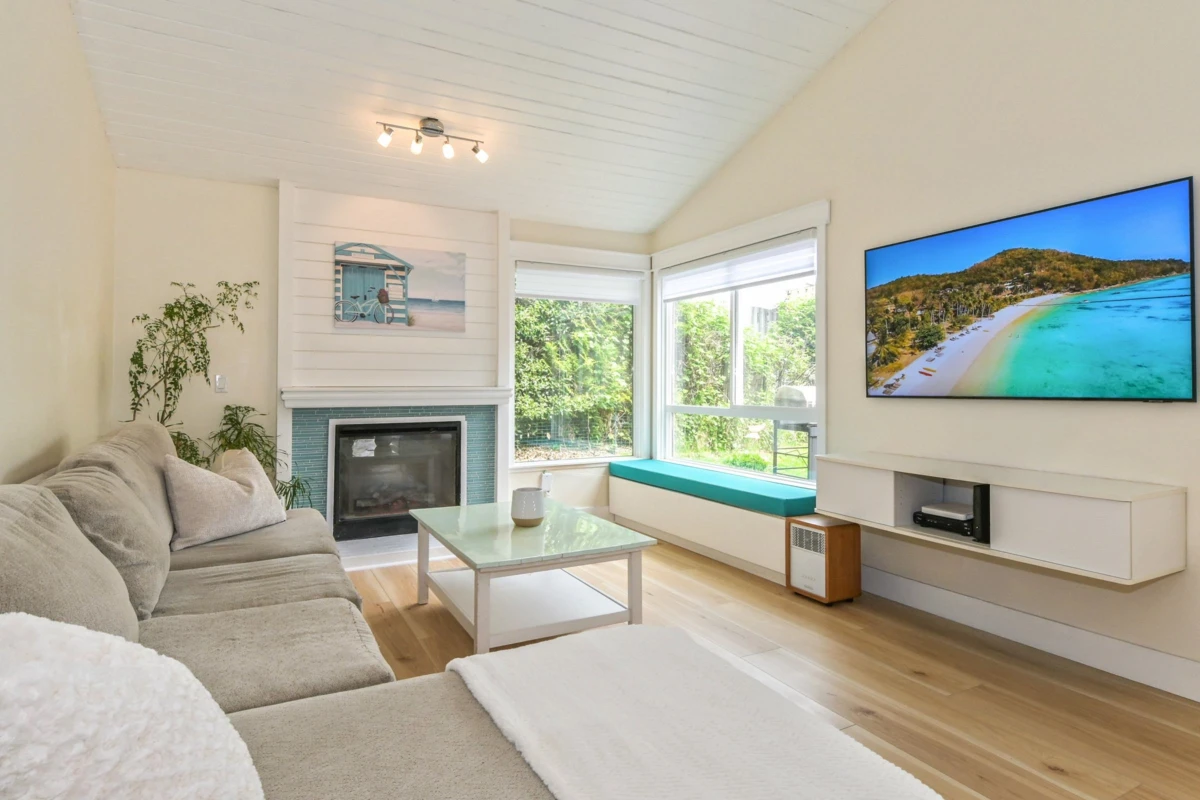 Living Room Photo of 6294 W Greenside Drive, Surrey, BC