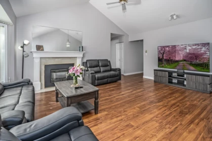 Kitchen Photo of 504 9123 154 Street, Surrey, BC