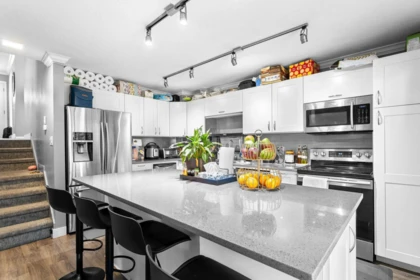 Dining Area Photo of 29 33293 E Bourquin Crescent, Abbotsford, BC