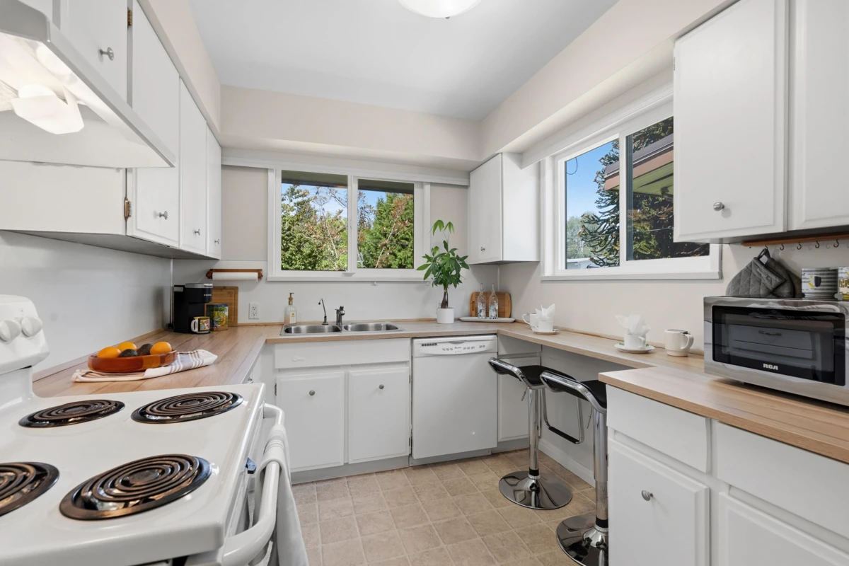 Family Room Photo of 13750 Blackburn Avenue, White Rock, BC