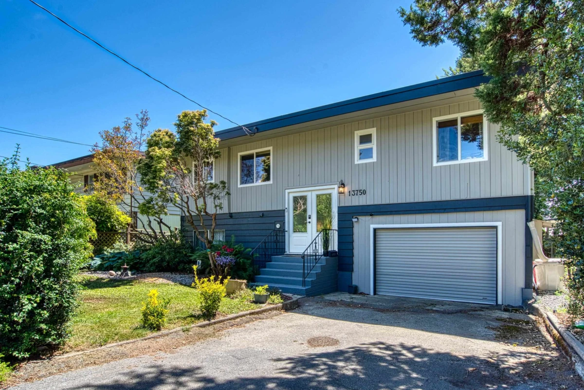 Living Room Photo of 13750 Blackburn Avenue, White Rock, BC