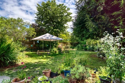 Garden / Landscaping Photo of 13750 Blackburn Avenue, White Rock, BC