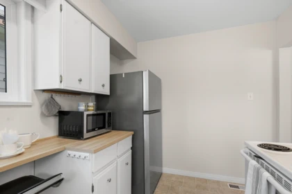 Kitchen Island Photo of 13750 Blackburn Avenue, White Rock, BC