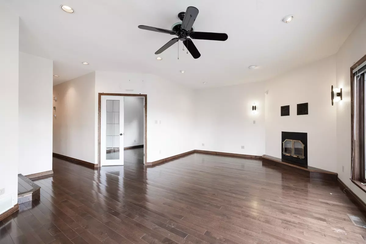 Dining Area Photo of 7943 Rosewood Street, Burnaby, BC