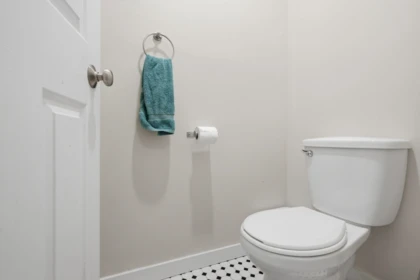Powder Room Photo of 5857 16 Avenue, Delta, BC