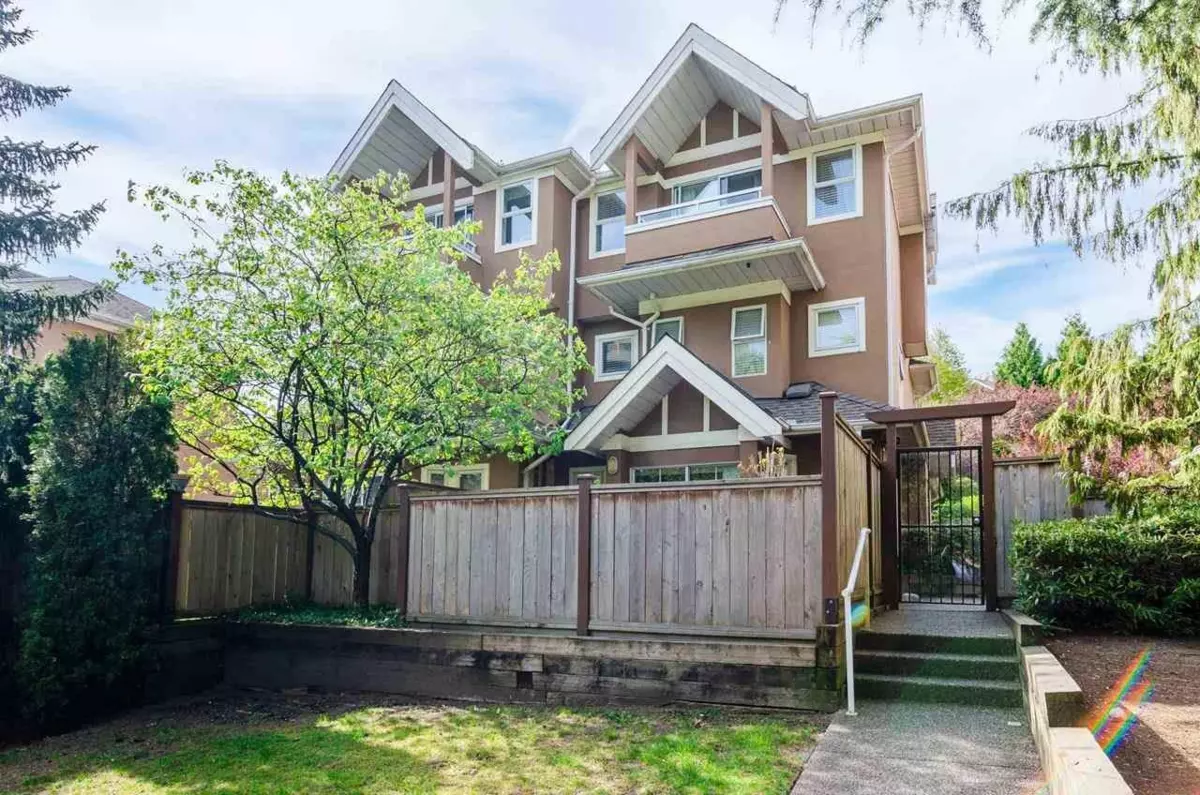 Living Room Photo of 6 7488 Salisbury Avenue, Burnaby, BC