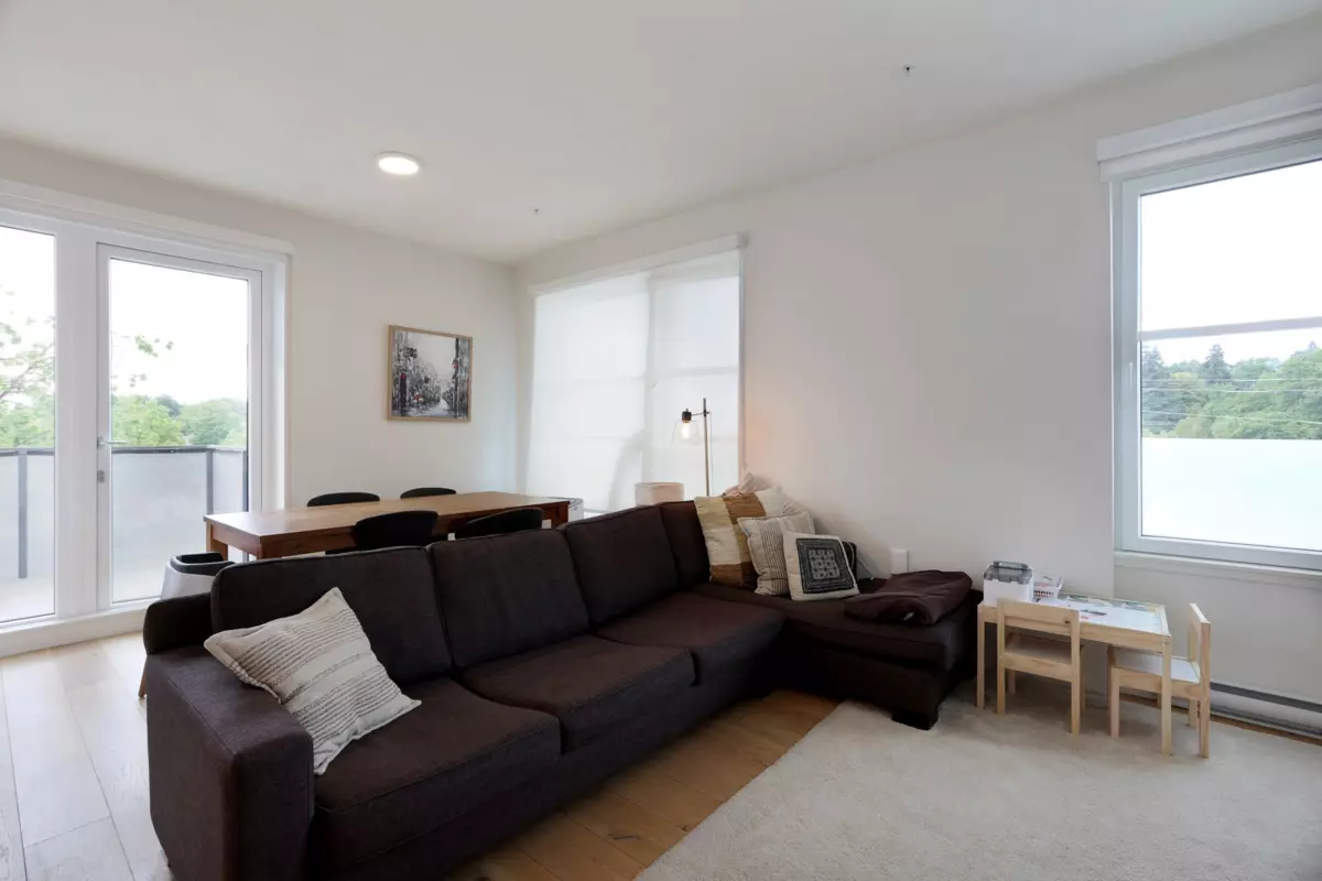 Dining Area Photo of 401 108 E 35 Avenue, Vancouver, BC