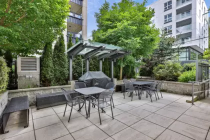 Swimming Pool Photo of 401 108 E 35 Avenue, Vancouver, BC