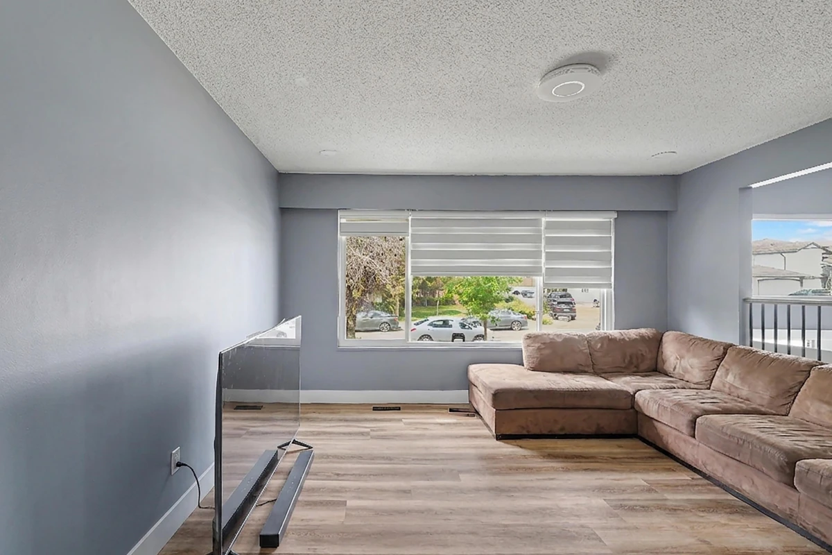 Living Room Photo of 9024 123a Street, Surrey, BC