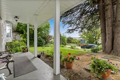 Hallway Photo of 32637 Willingdon Crescent, Abbotsford, BC