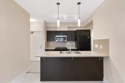 217 33545 Rainbow Avenue, Abbotsford, BC, Abbotsford — Apartment/Condo for sale