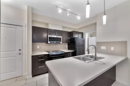 217 33545 Rainbow Avenue, Abbotsford, BC, Abbotsford — Apartment/Condo for sale