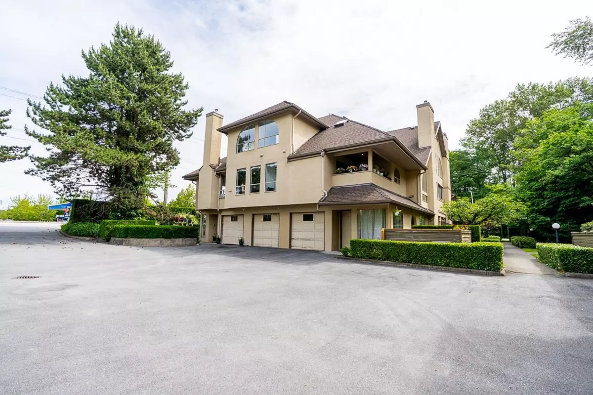 Family Room Photo of 21 12172 72 Avenue, Surrey, BC