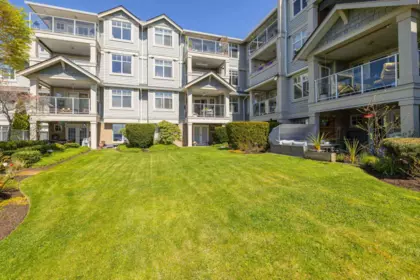 Outdoor Deck Photo of 403 15621 Marine Drive, White Rock, BC