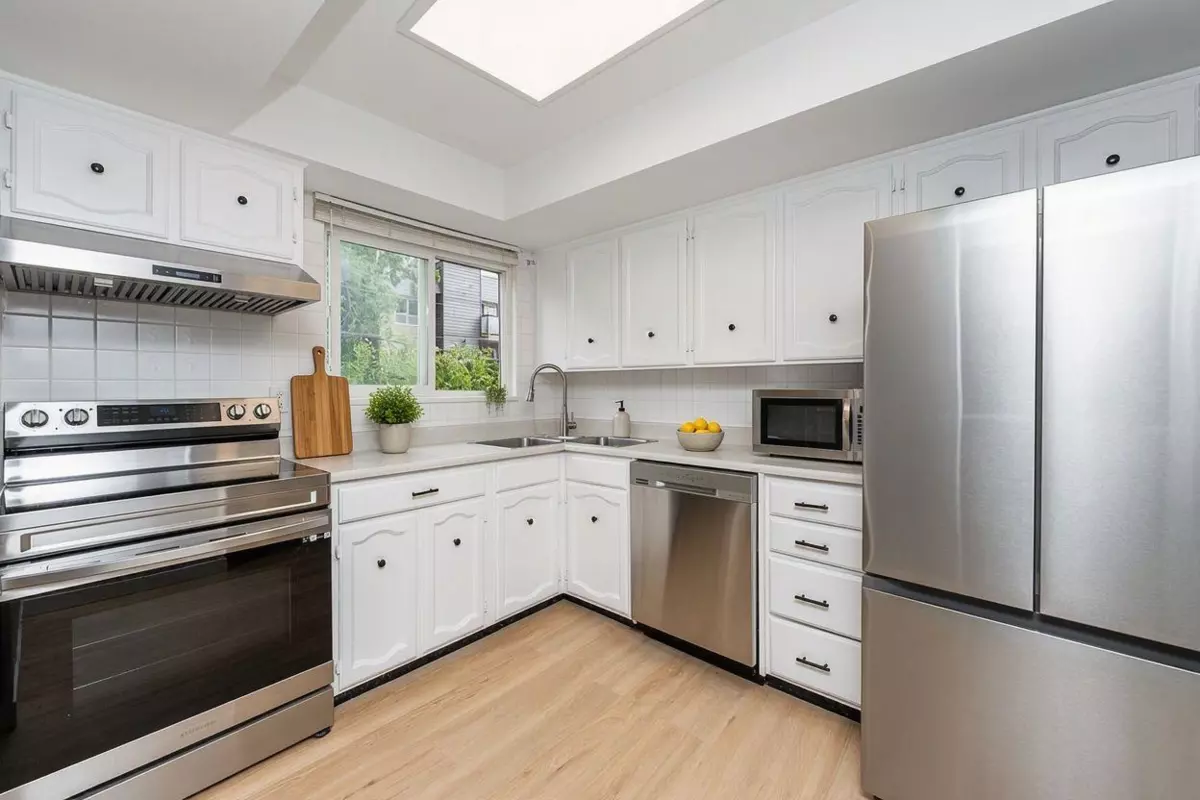 Family Room Photo of 204 1390 Martin Street, White Rock, BC