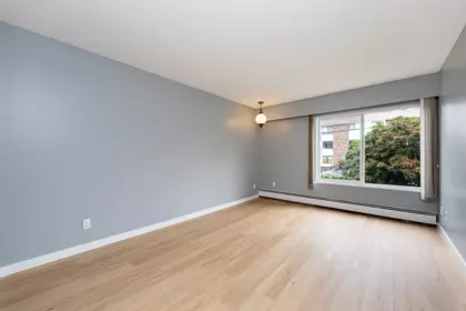 Garden / Landscaping Photo of 204 1390 Martin Street, White Rock, BC