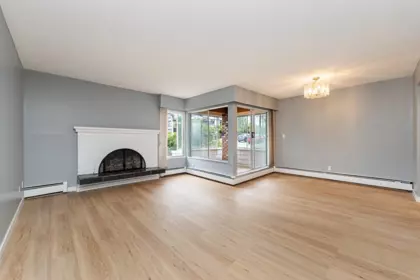 Powder Room Photo of 204 1390 Martin Street, White Rock, BC